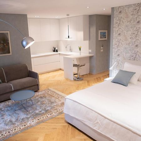Seven Luxury Suites 地拉那 外观 照片