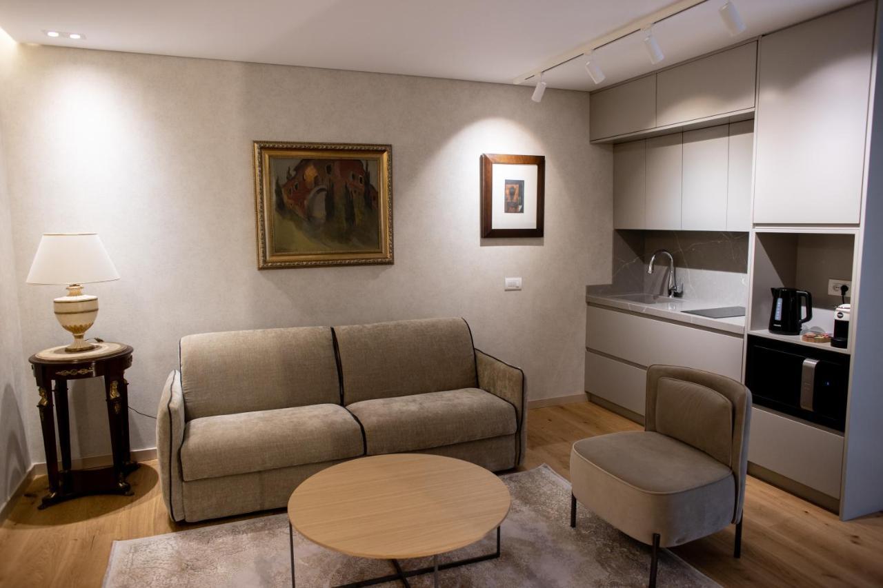 Seven Luxury Suites 地拉那 外观 照片